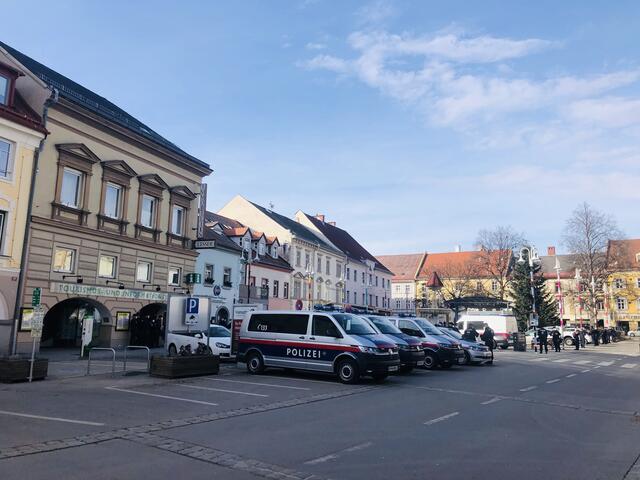 Die Polizei war am Hauptplatz Judenburg vorbereitet. | Foto: Verderber