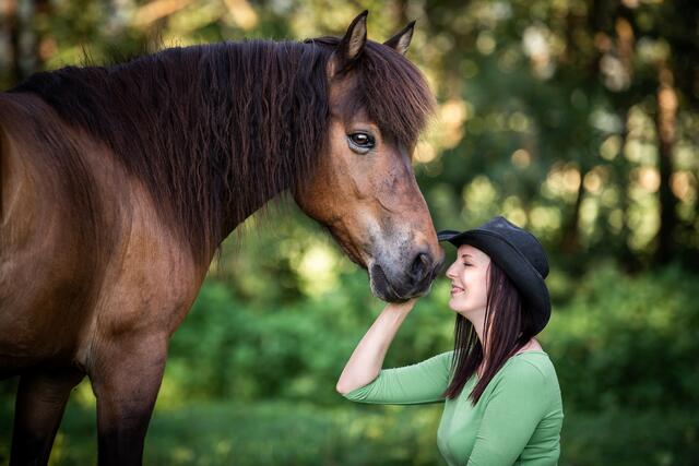 Nicole Kohla will Tierbesitzern unterstützend unter die Arme greifen - sie weiß, worauf es bei der Bindung zwischen Mensch und Tier ankommt.