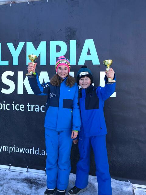 Gloria und Jonas Kallan freuen sich über ihre Vize-Staatsmeistertitel in der Klasse Jugend C. | Foto: Kallan
