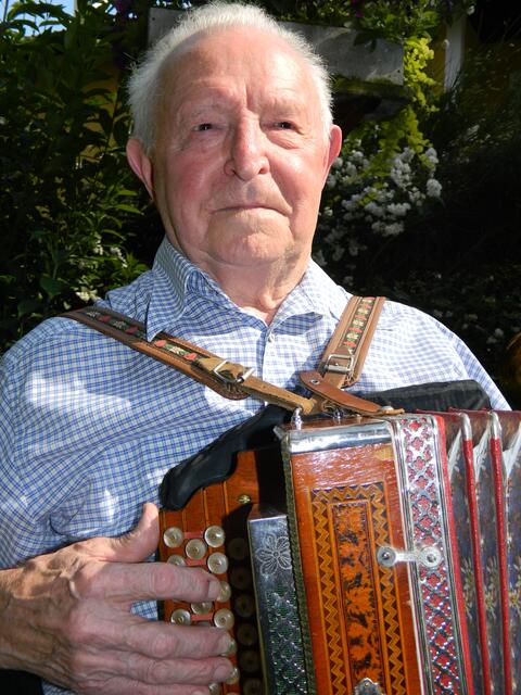 Max Steiner mit seiner Steirischen Ziehharmonika.