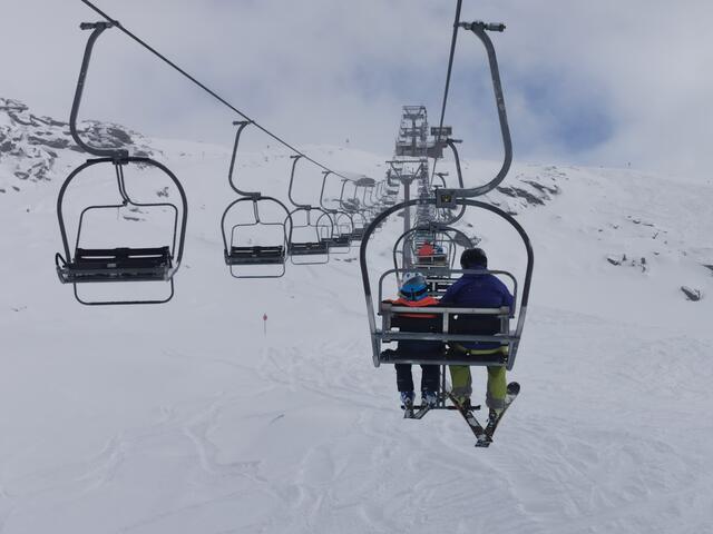 Skifahrer benötigen einen negativen Corona-Test, Skitourengeher und Rodler bleiben von der Testpflicht ausgenommen. | Foto: Kendlbacher