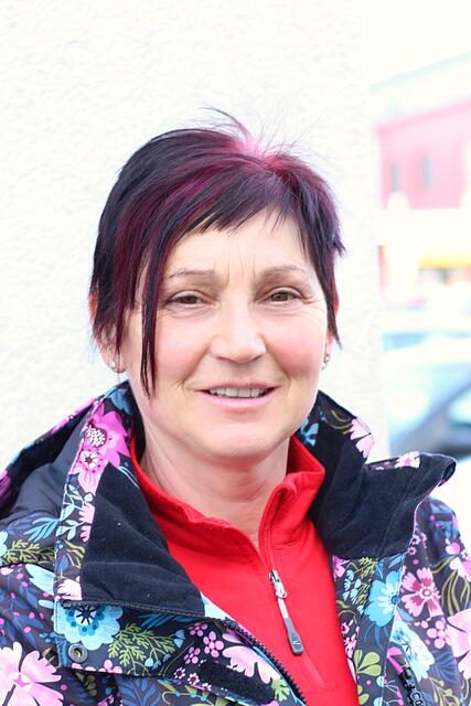 Roswitha aus St. Michael: 
Ich finde es schade, weil viele an ihr Existenzminimum kommen. 