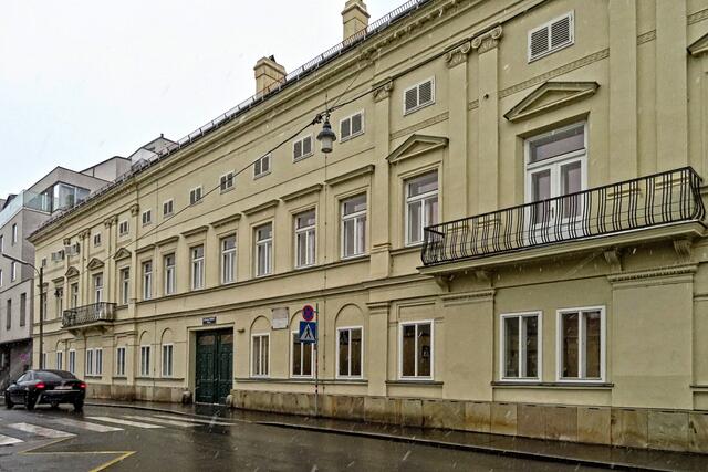 Der ehemalige Rosenhof, im 17. Jahrhundert für Graf Breuner erbaut, wird nun als Teil eines JUFA-Hotels (Jugend- und Familienhotel) genützt.