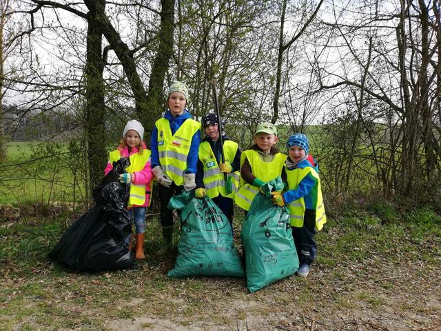 Auch im Vorjahr wurde eifrig gesammelt. In Zell an der Pram waren auch die Jüngsten für die Umwelt unterwegs. | Foto: Gemeinde Zell/Pram