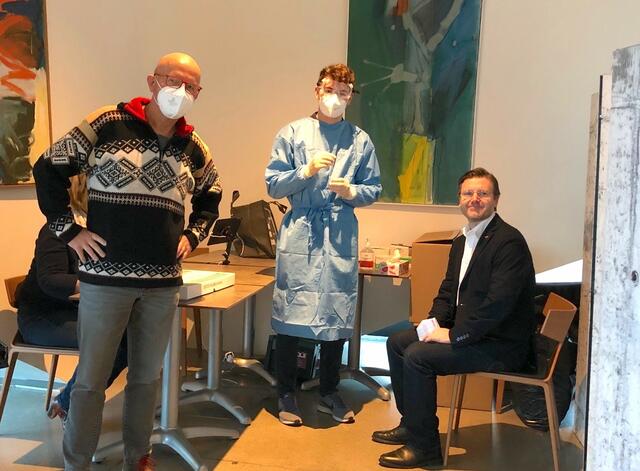 Beim Testen im Poldi Fitzka: Harry Schindlegger und WK Krems Obmann Thomas Hagmann, Sanitäter Nico Baumgartner vom Roten Kreuz | Foto: Holger Lang-Zmeck