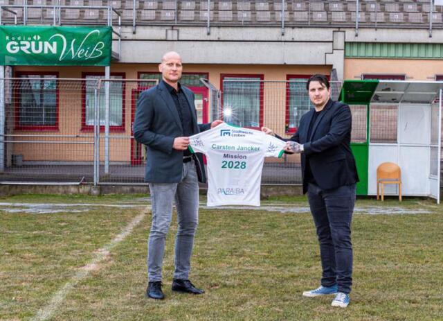 Carsten Jancker (li.) mit Mario Bichler von "Paraiba World". | Foto: Helmut Niemand Photography