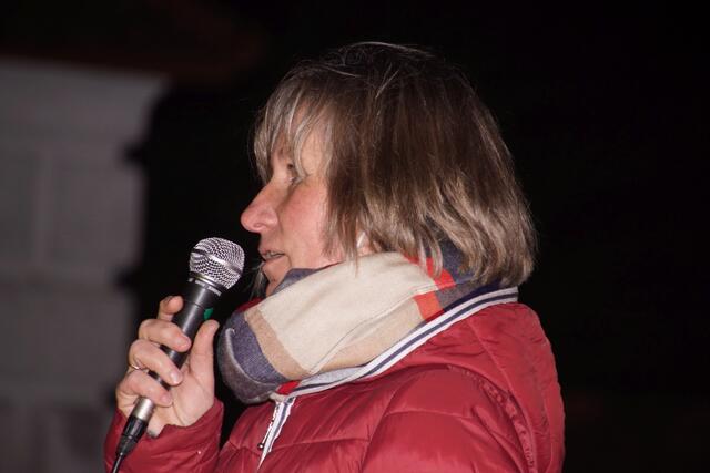 „Uns geht es so gut in unserem Land, und andere liegen in den Flüchtlingslagern im Dreck. Das ist menschenunwürdig“, bekundet die Haslacherin Heidi Eckerstorfer:„Ich wünsche mir, dass bei dieser Aktion viele gute Gedanken entstehen, diese Kreise ziehen und eine Veränderung bewirken." | Foto: Helmut Eder