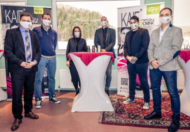 Historischer Moment beim DSV Leoben: Bgm. Kurt Wallner, Adi Preschern, Margit Keshmiri, Carsten Jancker, Mario Bichler, Peter Skrivanek (v.l.). | Foto: Helmut Niemand Photography