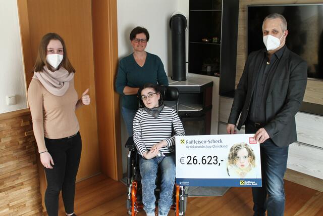 Familie Anreiter erhielt kürzlich den zweiten Teil der Spende. | Foto: Foto: BRS/Meißl