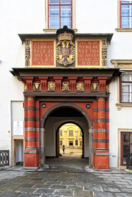 Das älteste Tor hier ist das Schweizertor