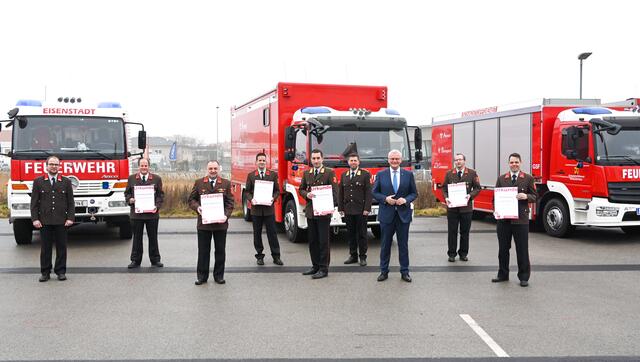 Vize Istvan Deli, Martin Zechmeister, Johannes Steindl, Martin Schulz, Rainer Schwarz, Werner Fleischhacker, Bürgermeister Thomas Steiner, Richard Zechmeister und Christian Graf. | Foto: FF Eisenstadt