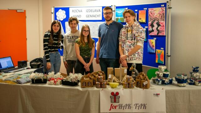 Die erfolgreichen JungunternehmerInnen der Juniorcompany 'for_HAK_TAK' | Foto: zweisprachige HAK TAK