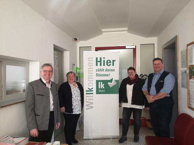 v.l.: Bezirkskammer- und Bauernbundobmann Christian Angerer, Bezirksbäuerin Elke Klages, Stellvertreterin Andrea Friedle und Regions- und Bezirksstellenleiter Dr. Otmar Juen.