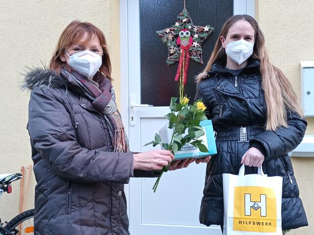 Fachberaterin Elisabeth Mayer, Tagesmutter Sabine Burger in aus St. Andrä-Wördern