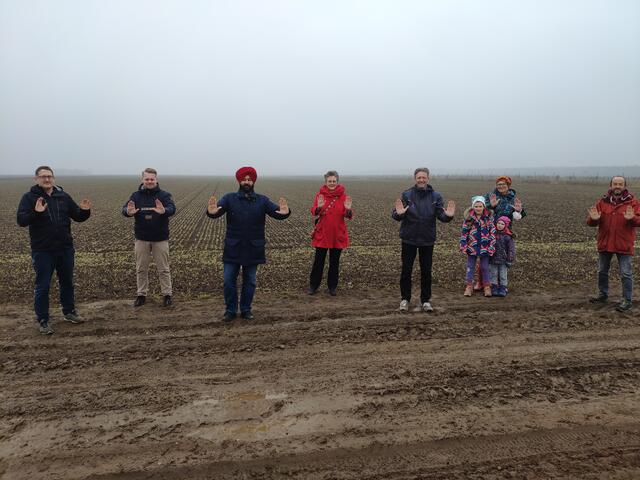 Vertreter der ÖVP, FPÖ, SPÖ und der Grünen mit Bgm. Friedrich Quirgst (von links). | Foto: Gemeinde Deutsch Wagram