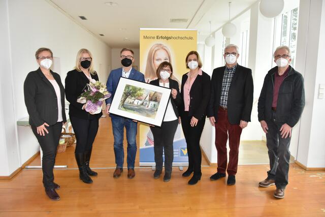 Birgit Staribacher, VHS-Obfrau Iris Sroufek, Bürgermeister Erich Stubenvoll, Waltraud Mayer, Martina Buchinger, Alt-Obmann Alfred Weidlich und Hans Mayer