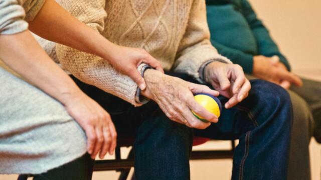 Demenz-Experten helfen Betroffenen und deren Angehörigen bei kostenlosen, individuellen Beratungen.