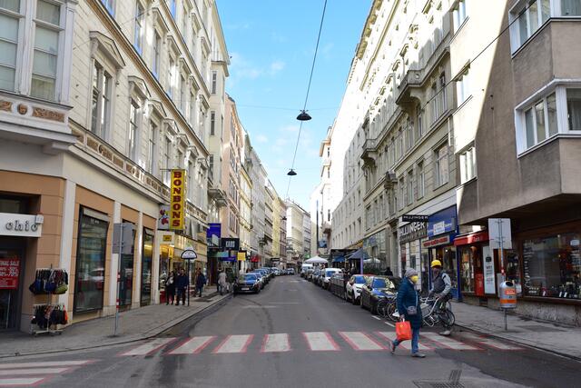 Lokalaugenschein auf der Wollzeile: Die Geschäfte freuen sich über die Öffnung, auch wenn es teils an Frequenz mangelt.