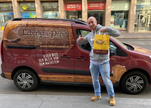 Die drei Filialen des "Leberkas-Pepi" in Wien haben ab sofort für Take-away geöffnet. | Foto: Leberkas Pepi