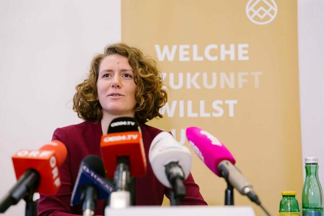 Eine deutliche Mehrheit der Österreicher fordert eine ambitioniertere Klimapolitik von der Regierung. Das ergab eine Umfrage des Klimavolksbegehrens. Demnach seien 88 Prozent der Österreicher für einen konkreten Plan und verbindlichen Klimaschutz. „Diese repräsentative Umfrage ist ein klarer Auftrag an die Politik zur Umsetzung des Klimavolksbegehrens“, sagt Klimavolksbegehren-Initiatorin Katharina Rogenhofer