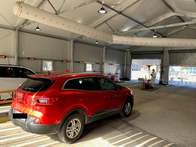 In Warteposition sind dieser Tage viele Autos in den beiden Teststraßen des Bezirks Kufstein. Ob und wie erweitert werden kann, ist offen. Laut Land evaluiert man "genau". Für die Stadt Kufstein könnte es eine weitere Station geben.