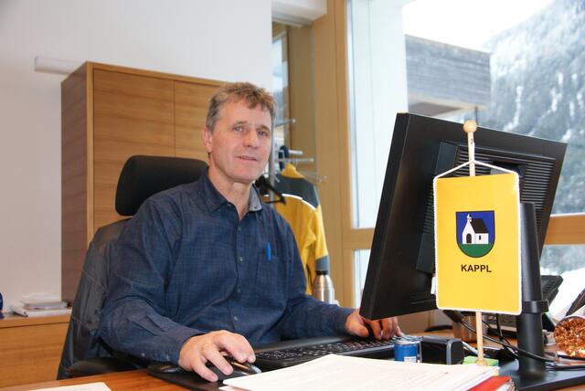 Bgm. Helmut Ladner: "Momentan fahren wir auf Sicht und warten ab, was bis zum Jahresende passiert." | Foto: Othmar Kolp