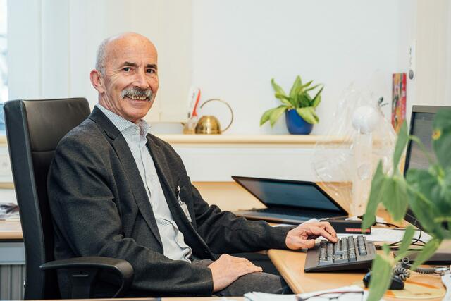 Geschäftsführer Dipl. KH Bw. Bernhard Guggenbichler: "Die Arbeiter haben bei ihrer Tätigkeit keinerlei Kontakt zu MitarbeiterInnen oder Patienten vom Krankenhaus."