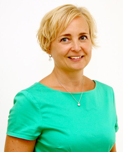 Ingrid Fasching, zert. Yogalehrerin und Gesundheitsyoga i.A., gibt Yoga-Tipps fürs Büro und Zuhause.