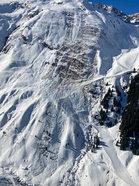 Im Bereich der Talabfahrt am Rifflsee breitete sich die Lawine aus.