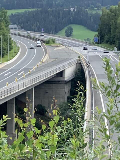 Der Talübergang Lavant hat eine maximale Höhe von 165 Metern, die Brücke Richtung Wien wird heuer generalsaniert.