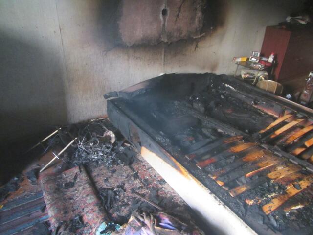 Eine Person konnte von der Berufsfeuerwehr aus dieser Brandwohnung gerettet werden.