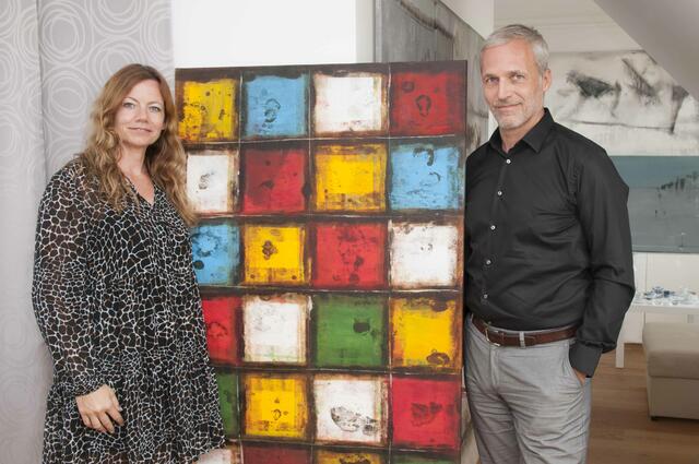 Die Döblinger Manuela Öhler und Stefan Kögeler haben das Projekt ins Leben gerufen und vermitteln Kunst zum Mieten. | Foto: Wolfgang Unger