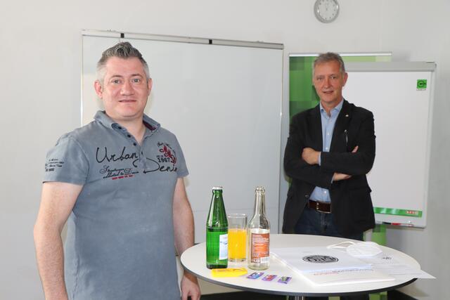 Der bisherige ÖVP-Funktionär Christian Matt (li.) wechselt mit sofortiger Wirkung zur FPÖ-Landeck. Bezirkskoordinator Claus Aniballi zeigte sich hocherfreut.