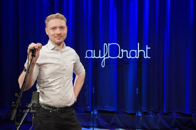 Daniel Mayrhofer gibt mit "auf Draht" Musikern die Chance, einen eigenen Song auf Video aufzunehmen.