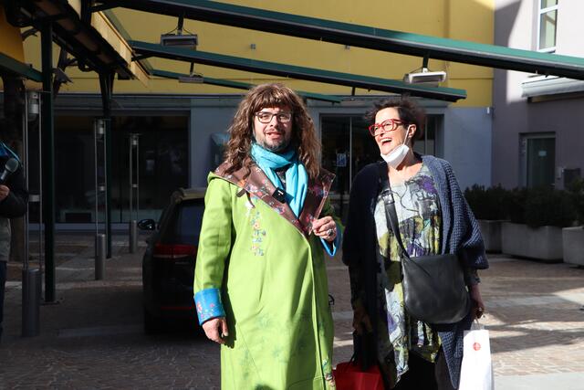 Pvroni-Fans hatten die Gelegenheit, mit ihrem Star ein Foto zu machen.