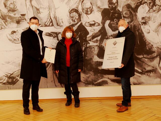 Museum des Nötscher Kreises: Bürgermeister Alfred Altersberger, Birgit Kassl und Vizebürgermeister Michael Rohr (von links)