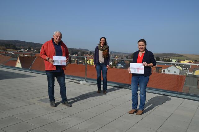 Bürgermeister Johann Hell, Ursula Brosen-Mimmler und Petra Graf wollen familienfreundliche Angebote weiterentwickeln.