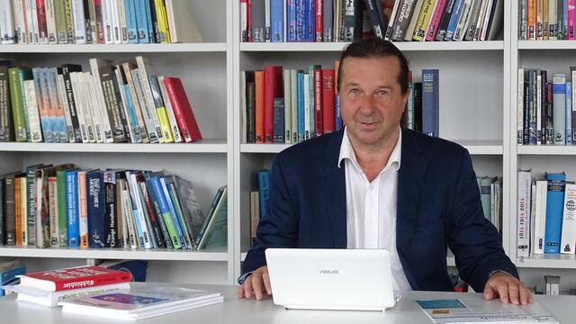Hans Holzinger kennen viele Salzburger von der Robert-Jungk-Bibliothek für Zukunftsfragen. Im Rahmen unseres "Bezirksblätter-Online-TV"-Programms stellt er sein Buch "Post-Corona Gesellschaft" vor.