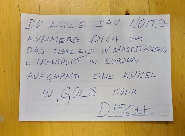 Diesen Zettel lag im Postkasten der Tierschützerin. | Foto: VgT