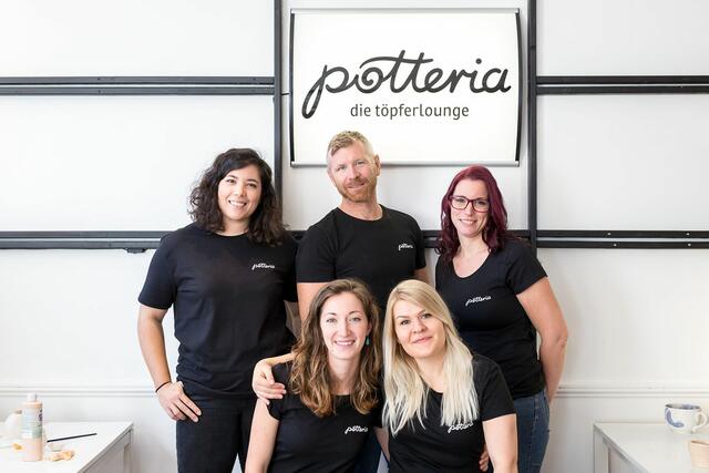 Das Potteria-Team liebt das Arbeiten mit Ton und gibt das Wissen gerne an Interessierte weiter.