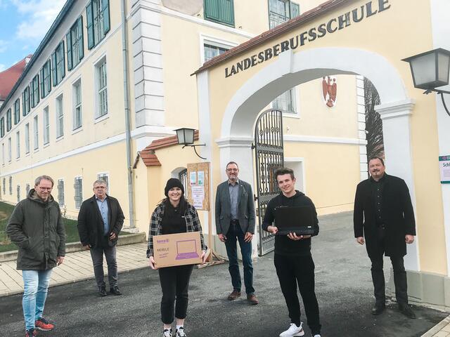 Übergabe der Laptops an die Berufsschule Pinkafeld.