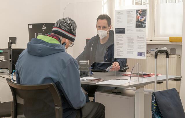 Das Pass-Service der Stadt empfiehlt frühzeitige Termin-Buchung, wenn ein neuer Reisepass benötigt wird.
