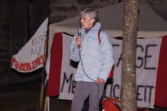 „Am meisten berührt mich, dass die Frauen trotz ihres Schicksals eine so große Herzlichkeit an den Tag legen und erfrischend lachen können, erzählt Marianne aus St. Peter: „Das ist Wunderbar“.  | Foto: Helmut Eder