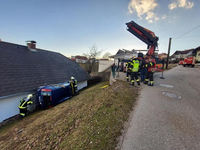 Die Freiwillige Feuerwehr Niederwaldkirchen wurde am 27. Februar zu einer Fahrzeugbergung gerufen.