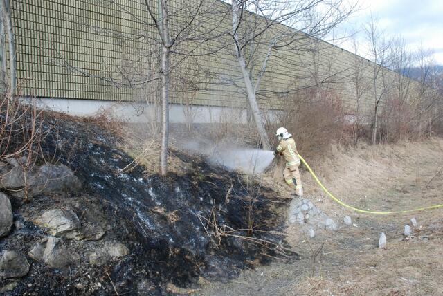 Verheerender Wiesenbrand im Ortsgebiet Volders