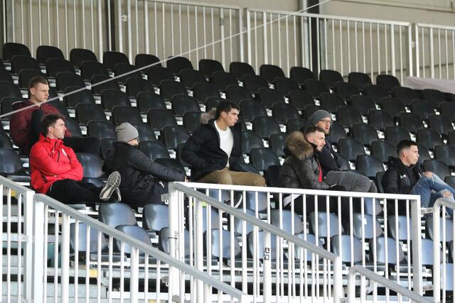Beim Athletiksportklub saßen zahlreiche Leistungsträger entweder gesperrt oder verletzt auf der leeren Paschinger Tribüne.