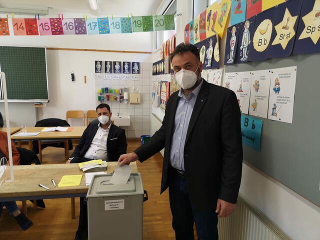Bei der Stimmabgabe in Bleiburg: Marko Trampusch