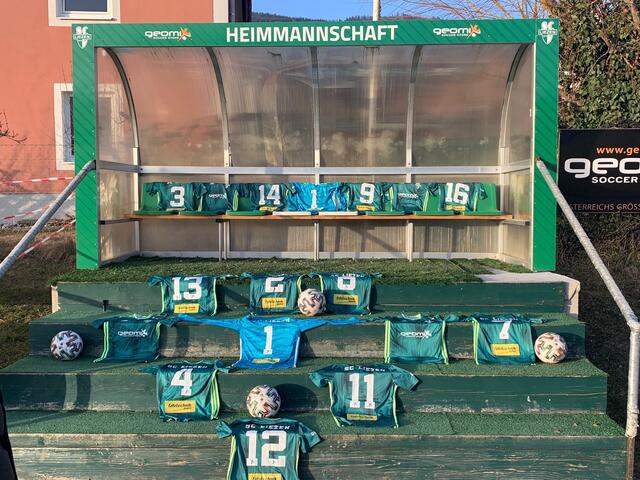 15 Minuten Stillstand: Unter anderem beteiligte sich auch der SC Liezen an dieser österreichweiten Protestaktion. | Foto: Hollinger