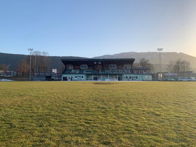 Trotz des herrlichen Wetters, herrscht momentan gähnende Leere im SC-Stadion. | Foto: Hollinger