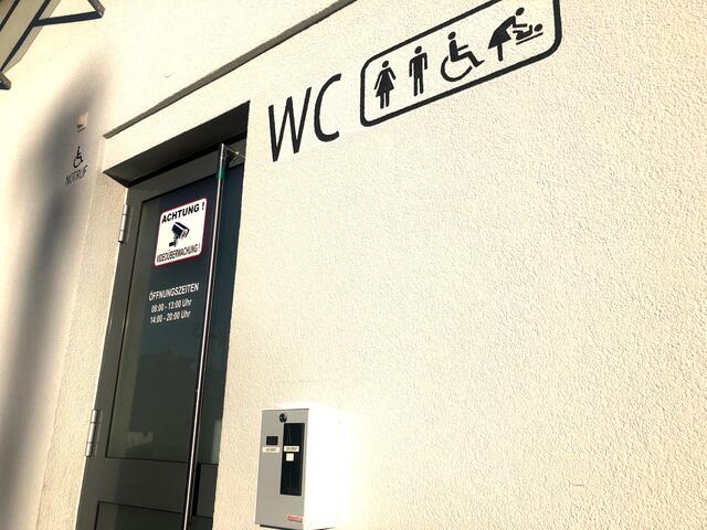 Die Toilettenanlage wird in Kürze renoviert und auch benützerfreundlicher gestaltet.